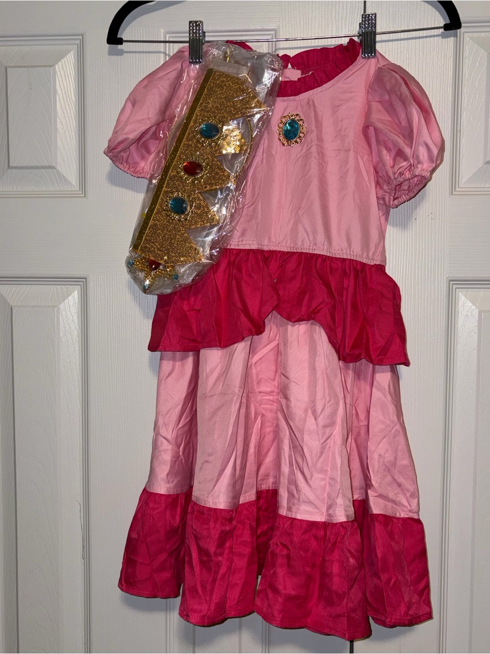 Princess Peach costume w accessories kid size small